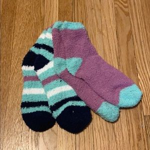 2 pears of fuzzy socks